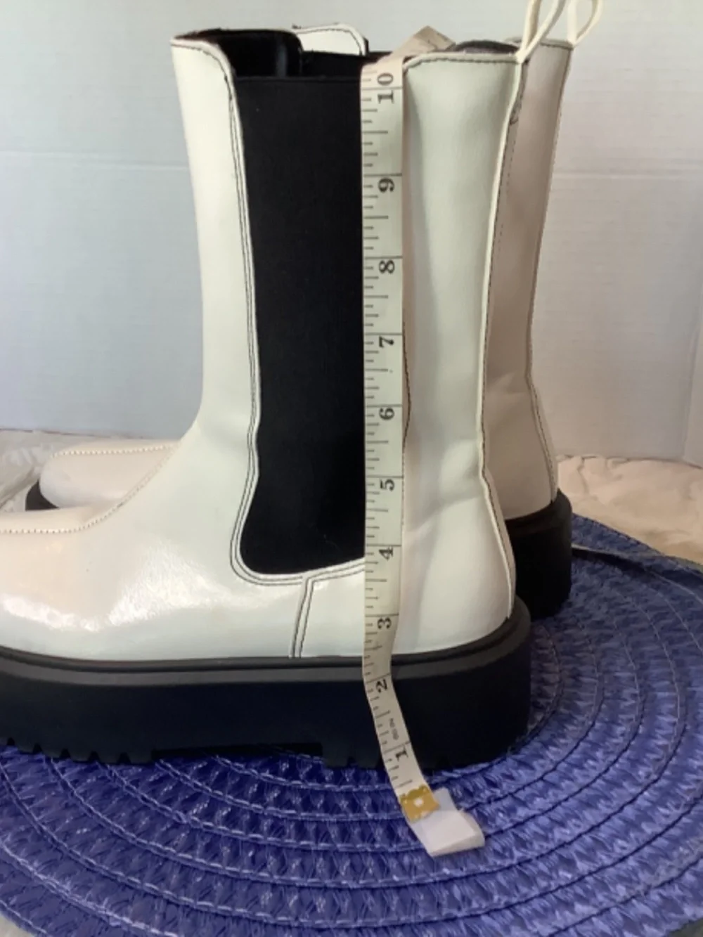 EUC ASOS design white black Chelsea‎ boots platform
